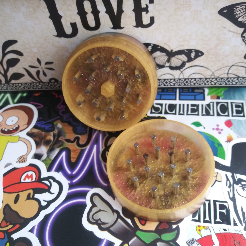 Spice Grinder Epoxy Resin Art 420 Bud Flower Grinders Handmade Pocket - Picture 10 of 16